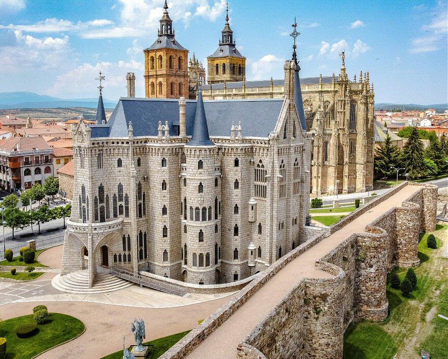 LUNES. ASTORGA - LEÓN.