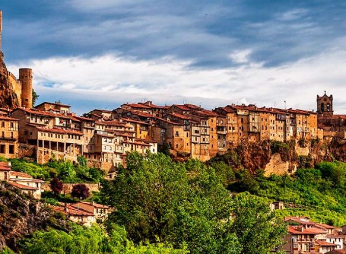 Circuitos Culturales «LEÓN, EL BIERZO y FIORDOS LEONESES» donde la armonía entre la montaña y el agua