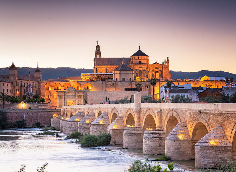 LUNES . CÓRDOBA